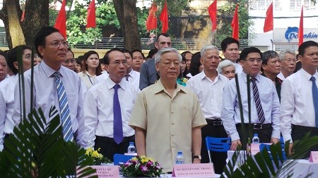 Генсек ЦК КПВ присутствовал на церемонии открытия нового учебного года в школе имени Нгуен Зя Тхиеу - ảnh 1